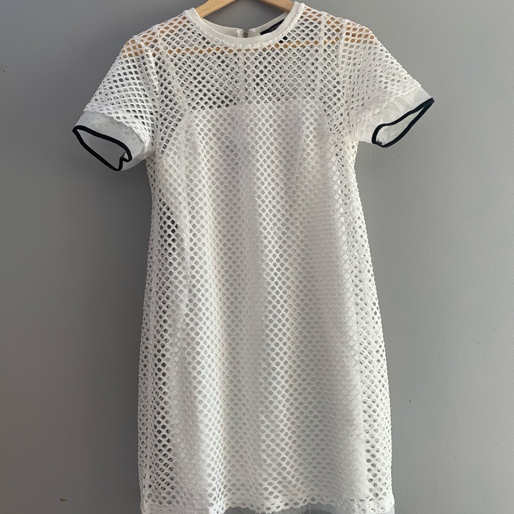 A size small white dress🤍